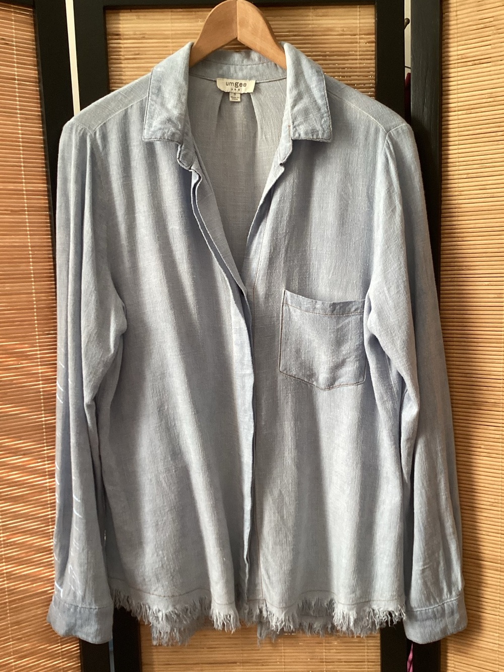 Umgee Linen Blend Light Blue Shirt Sz S frayed hem button down EUC - Picture 11 of 12